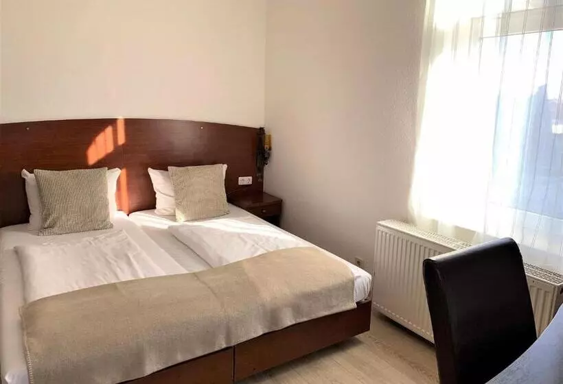 Standard Kolmen Hengen Huone, Zum Adler