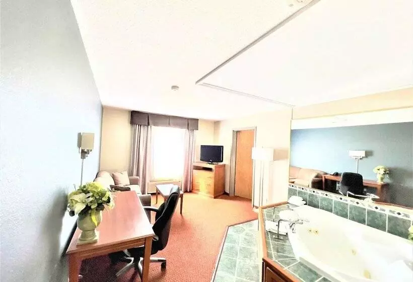 キングサイズベッドのスイートルーム, Super 8 By Wyndham Whitecourt