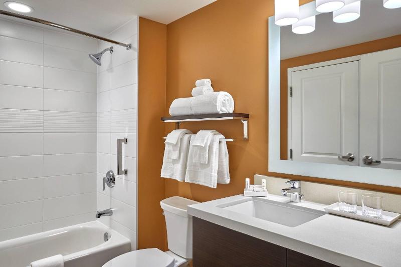 キングサイドベッドのスタンダードワンルーム, Towneplace Suites By Marriott Fort Mcmurray