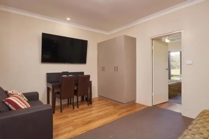 سوییت لوکس, Australian Homestead Motor Lodge