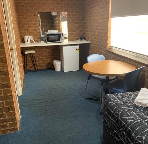 带2个卧室的套房, Colonial Motor Inn