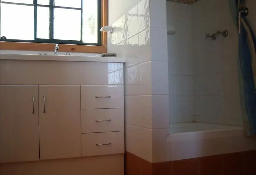 کلبه ییلاقی دلوکس یک خوابه, Woody Grange Chalets