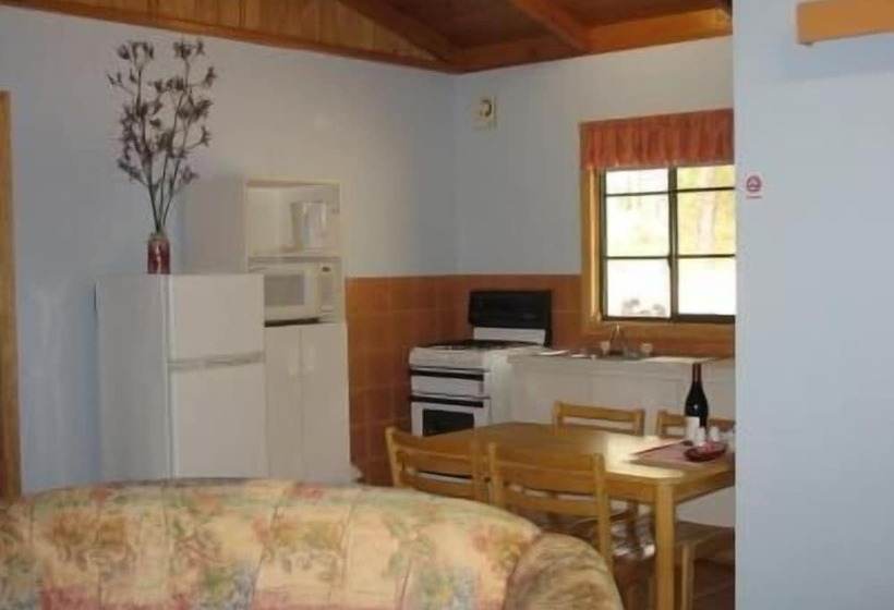 샬레, Woody Grange Chalets