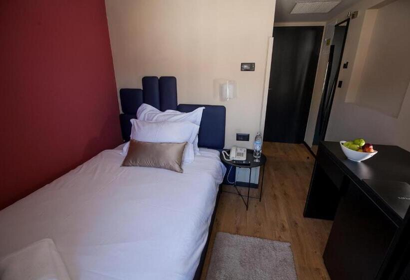 اتاق استاندارد یک نفره, Boutique Hotel Bura 45n