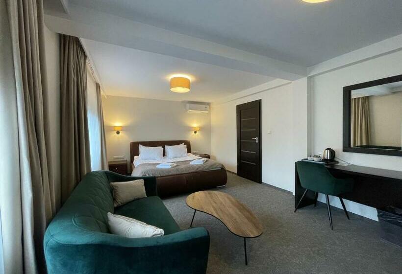 غرفة ديلوكس, Red