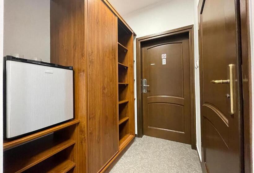 غرفة إقتصادية, Red