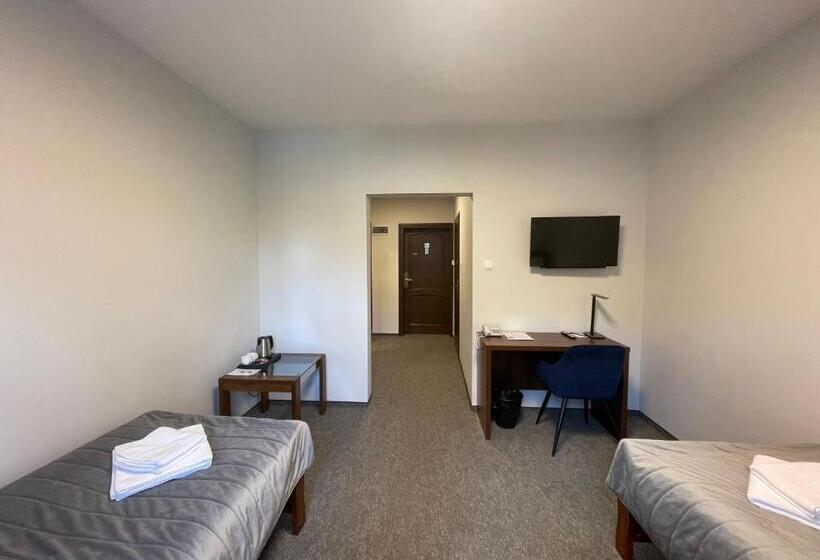 غرفة قياسية, Red