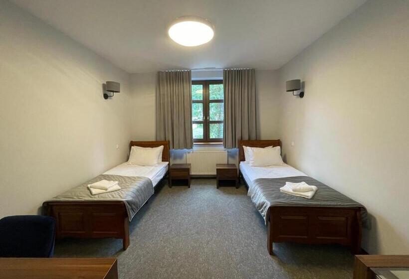 غرفة قياسية, Red