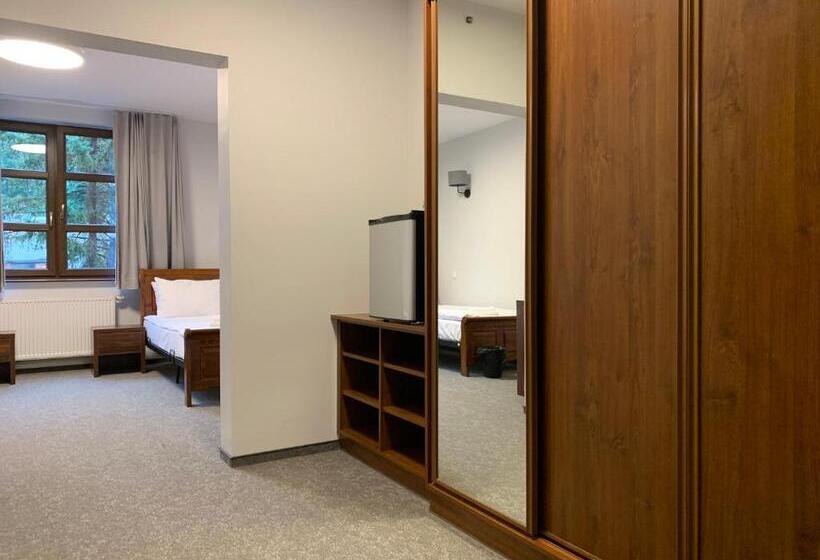 غرفة قياسية, Red