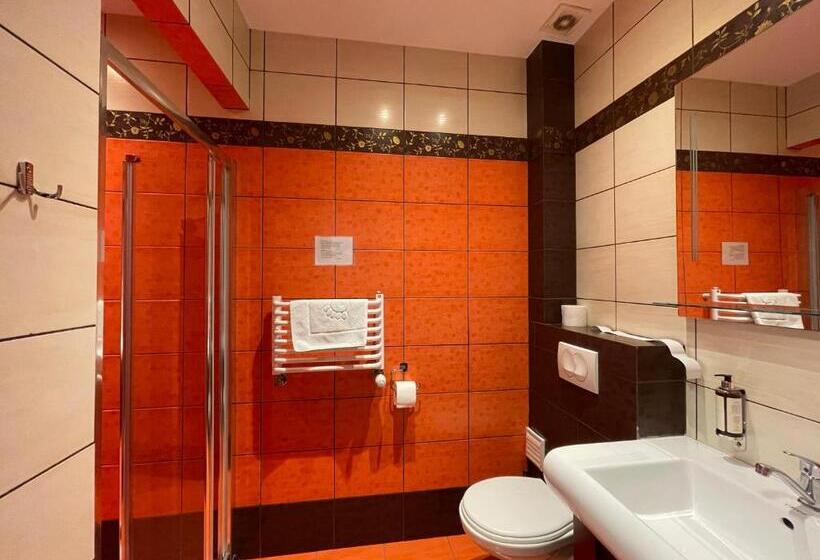 غرفة قياسية, Red