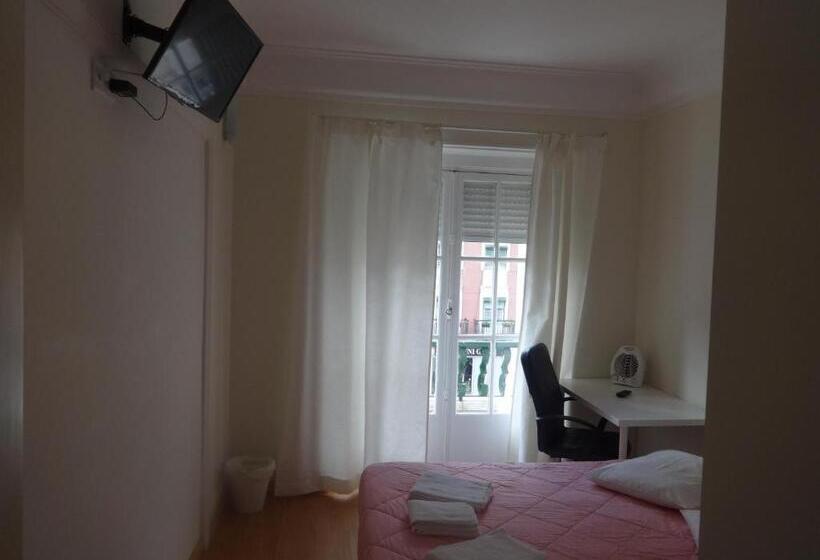 اتاق استاندارد با سرویس بهداشتی مشترک, Residence Metro Alameda