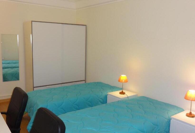 اتاق استاندارد سه تخته با سرویس بهداشتی مشترک, Residence Metro Alameda