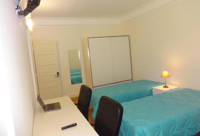 اتاق استاندارد سه تخته با سرویس بهداشتی مشترک, Residence Metro Alameda