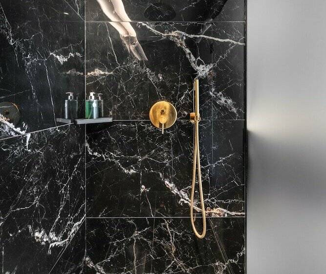 إستوديو ديلوكس, The Newel Acropolis