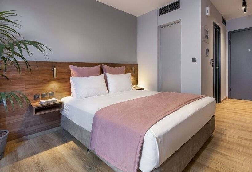 إستوديو ديلوكس, The Newel Acropolis