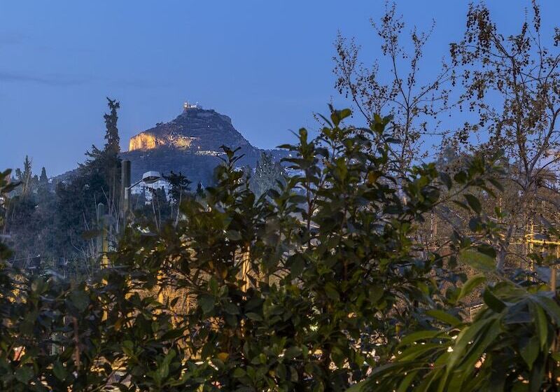 إستوديو ديلوكس, The Newel Acropolis