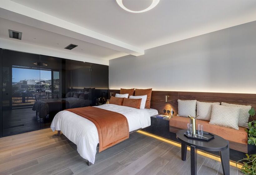 إستوديو قياسي مطل على المدينة, The Newel Acropolis