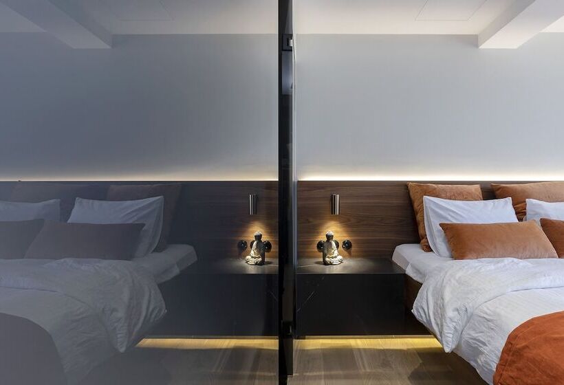 إستوديو قياسي مطل على المدينة, The Newel Acropolis