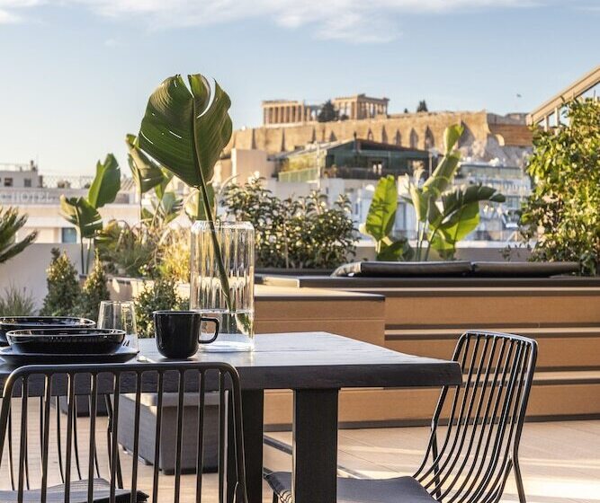 إستوديو قياسي مطل على المدينة, The Newel Acropolis