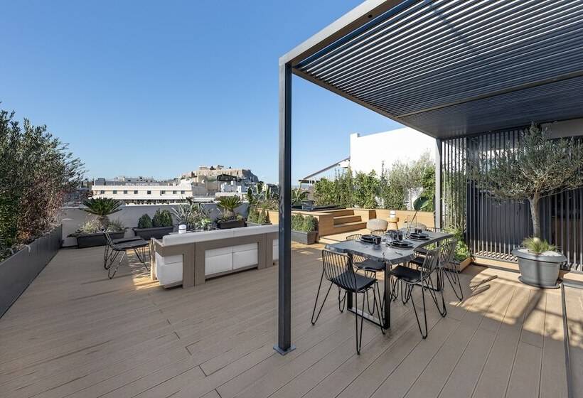 إستوديو قياسي مطل على المدينة, The Newel Acropolis