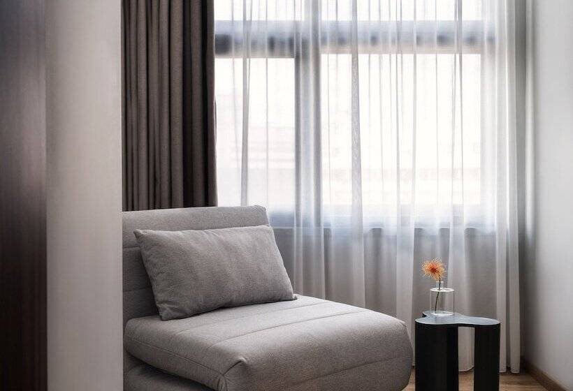 إستوديو ديلوكس, The Newel Acropolis