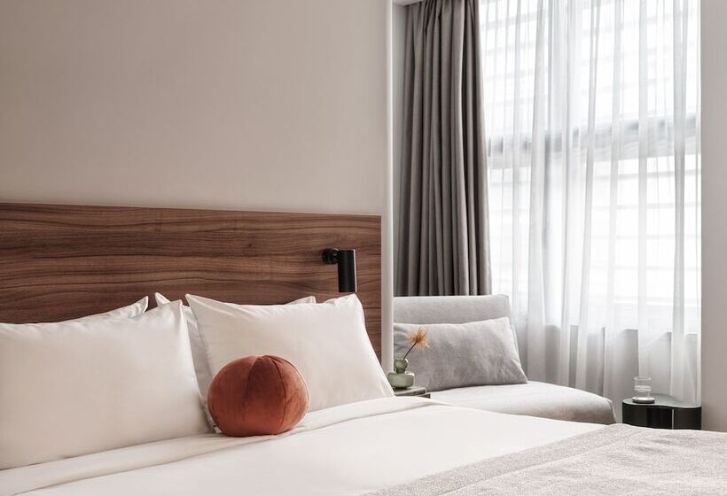 إستوديو ديلوكس, The Newel Acropolis