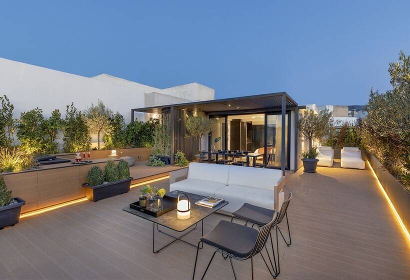 إستوديو قياسي مطل على المدينة, The Newel Acropolis