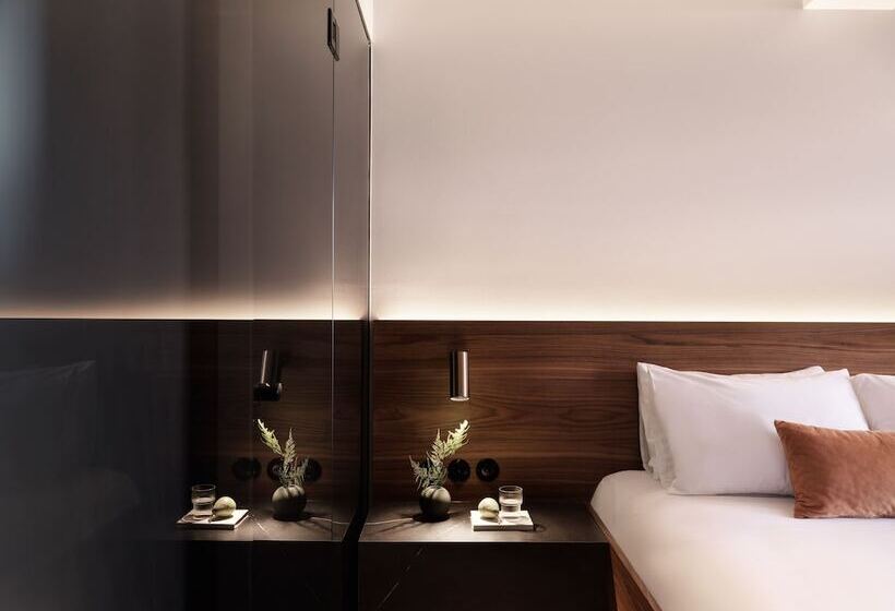 إستوديو قياسي مطل على المدينة, The Newel Acropolis