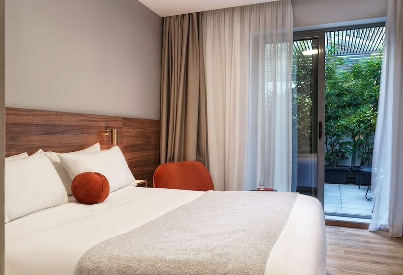 إستوديو ديلوكس, The Newel Acropolis