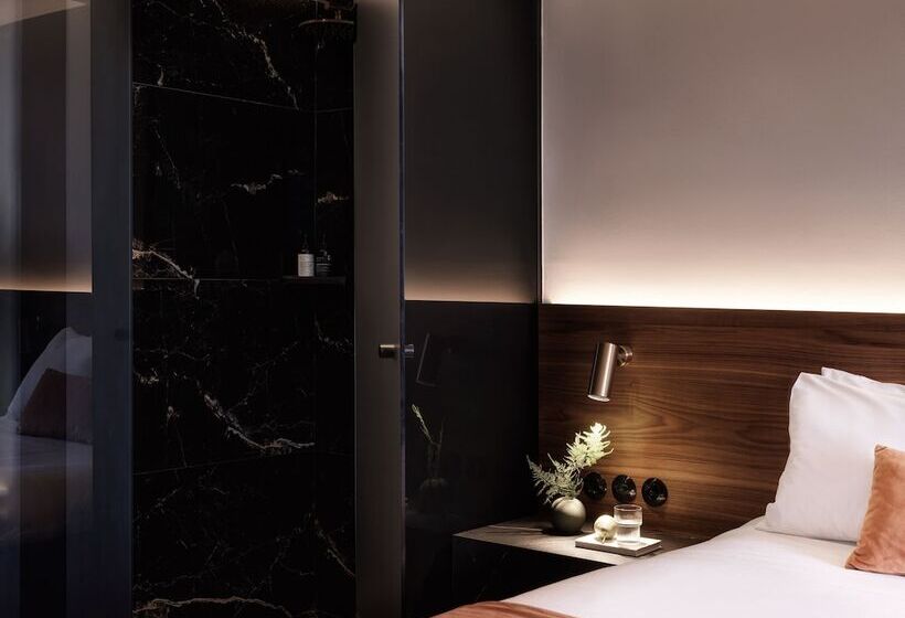 إستوديو قياسي مطل على المدينة, The Newel Acropolis