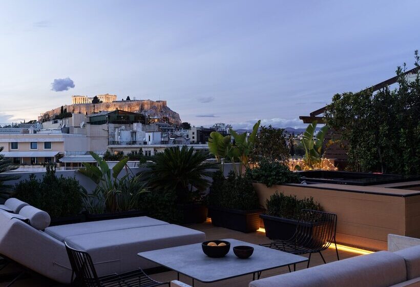 إستوديو قياسي مطل على المدينة, The Newel Acropolis