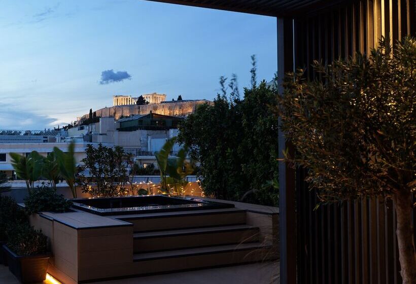 إستوديو قياسي مطل على المدينة, The Newel Acropolis