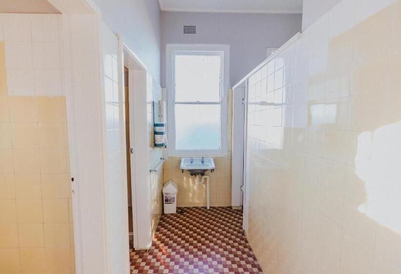 غرفة قياسية حمام مشترك, Duke Of Wellington