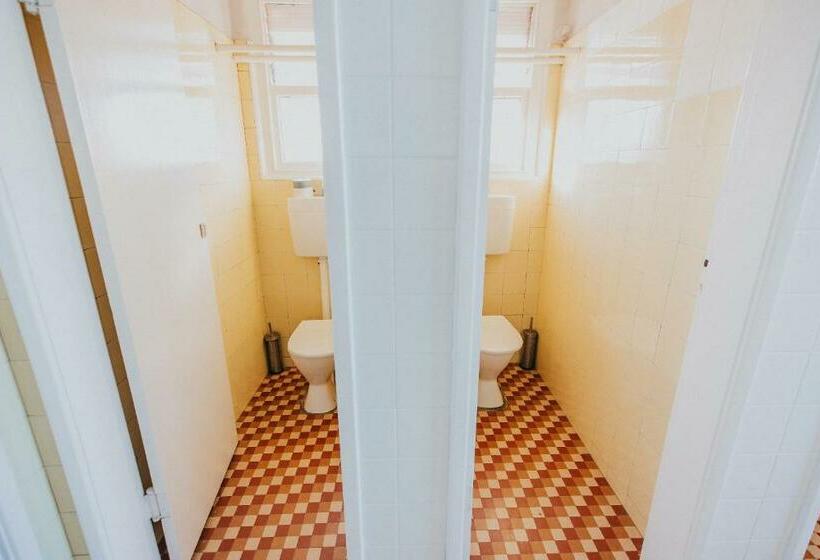 غرفة قياسية حمام مشترك, Duke Of Wellington