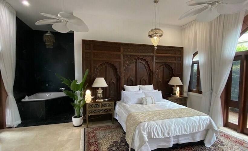 بانگلوی لوکس, Jodhai Bai Retreat