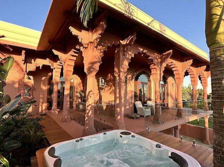 بانگلوی لوکس, Jodhai Bai Retreat