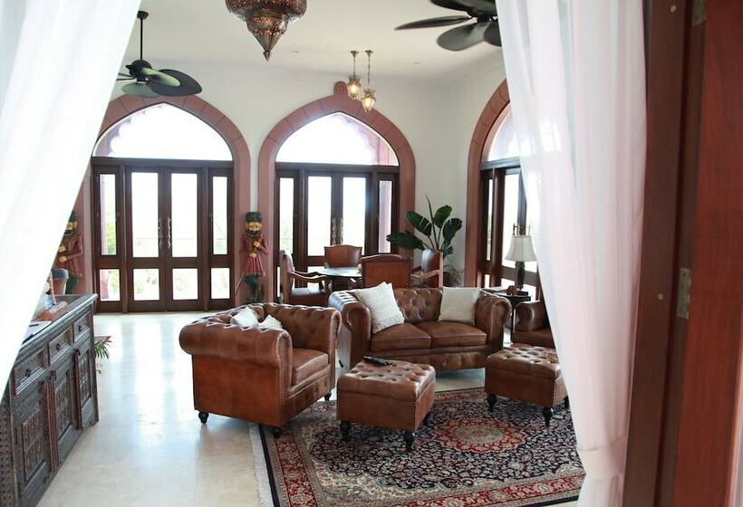 بانگلوی لوکس, Jodhai Bai Retreat