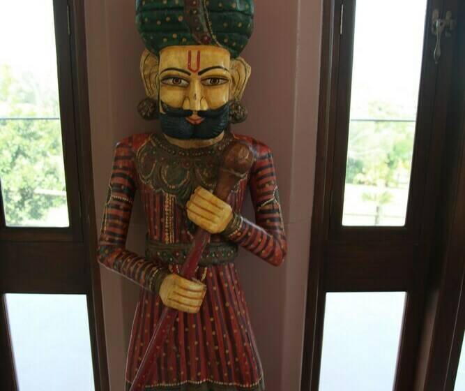 بانگلوی لوکس, Jodhai Bai Retreat