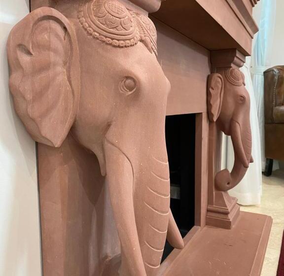 بانگلوی استاندارد, Jodhai Bai Retreat