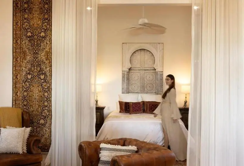 بانگلوی استاندارد, Jodhai Bai Retreat