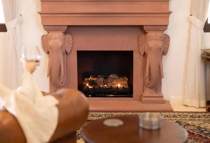 بانگلوی استاندارد, Jodhai Bai Retreat