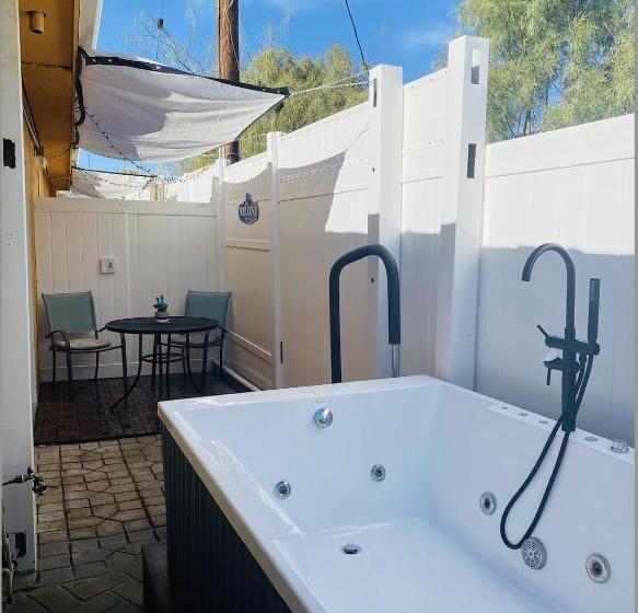 Стандартный Номер Кровать Кинг, Mi Kasa Hot Springs 420,adults Only, Clothing Optional