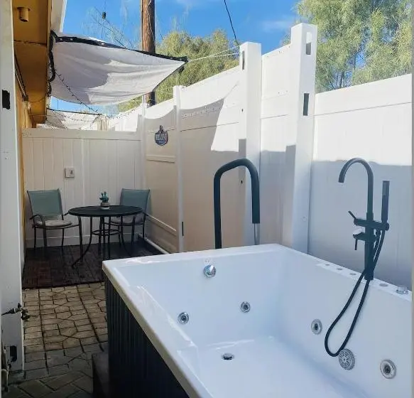 キングサイズベッドのスタンダードルーム, Mi Kasa Hot Springs 420,adults Only, Clothing Optional
