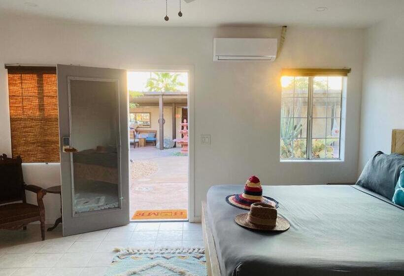 Стандартный Номер Кровать Кинг, Mi Kasa Hot Springs 420,adults Only, Clothing Optional