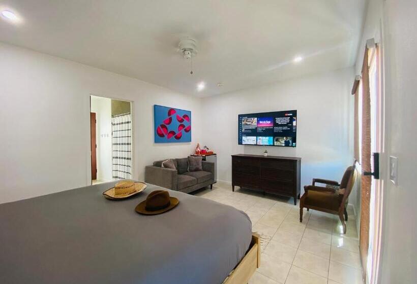 Стандартный Номер Кровать Кинг, Mi Kasa Hot Springs 420,adults Only, Clothing Optional