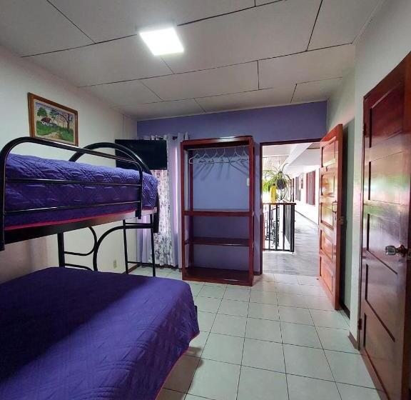 חדר סטנדרט לשלושה, Hôtel Pez Gallo