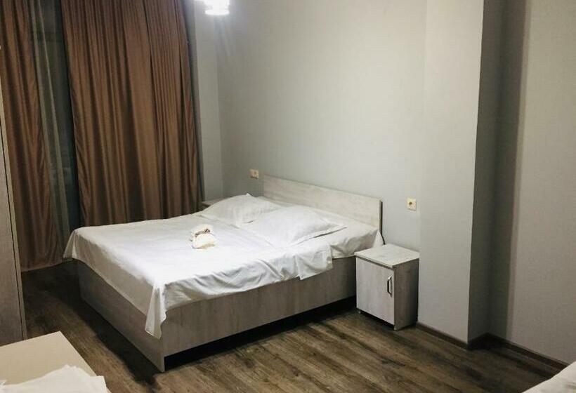 اتاق کلاسیک سه تخته, Kobuleti 728