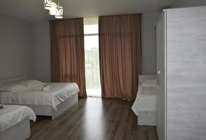 اتاق کلاسیک سه تخته, Kobuleti 728