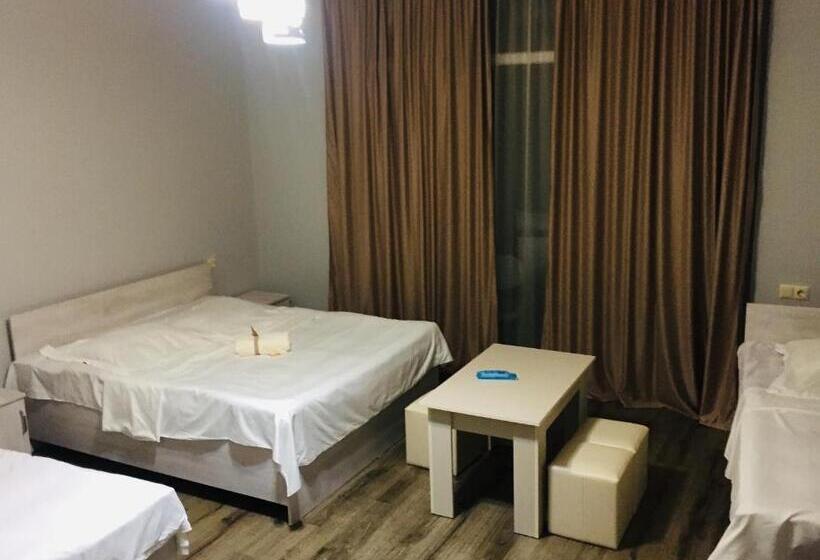 اتاق کلاسیک چهارنفره, Kobuleti 728