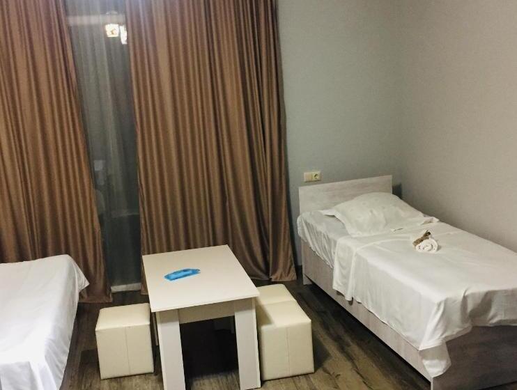 اتاق کلاسیک چهارنفره, Kobuleti 728